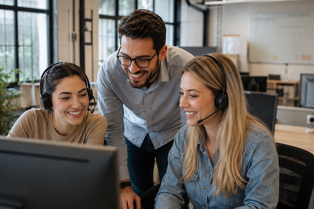L'équipe du service client au travail